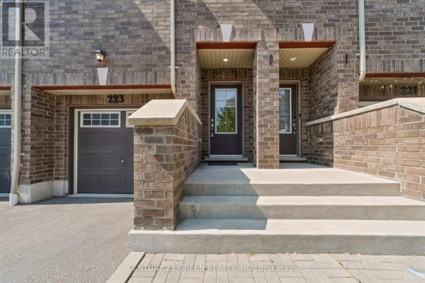 Kitchen - 223 Danzatore Path, Oshawa, ON L1L0P9 Photo 4