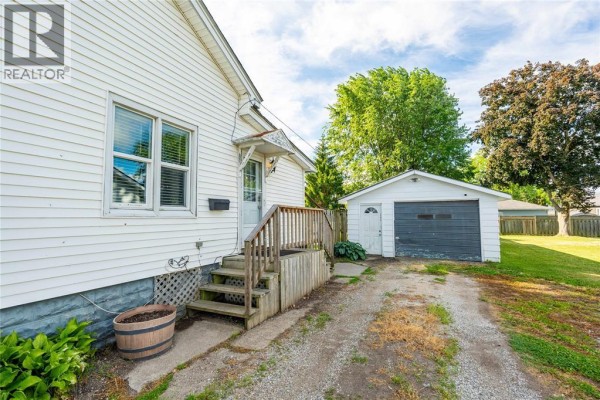 4pc Bathroom - 223 King Street, Wallaceburg, ON N8A1H4 Photo 3