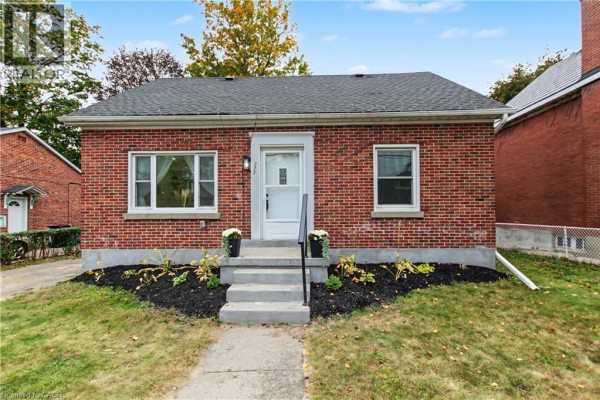 Family room - 223 Margaret Avenue, Kitchener, ON N2H4J1 Photo 4