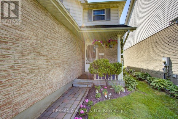 223 Melran Drive, Cambridge, ON N3C4E5 Photo 2