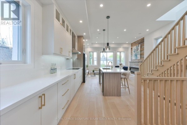 223 Queensdale Avenue, Toronto, ON, photo 2