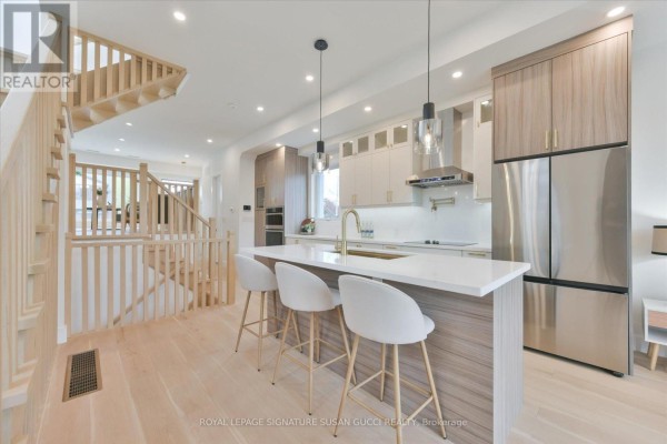 Kitchen - 223 Queensdale Avenue, Toronto, ON M4C2B1 Photo 4