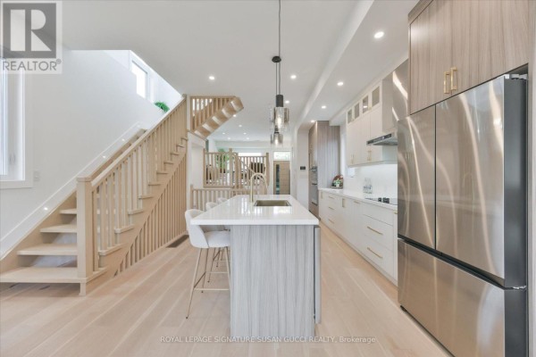 Family room - 223 Queensdale Avenue, Toronto, ON M4C2B1 Photo 5
