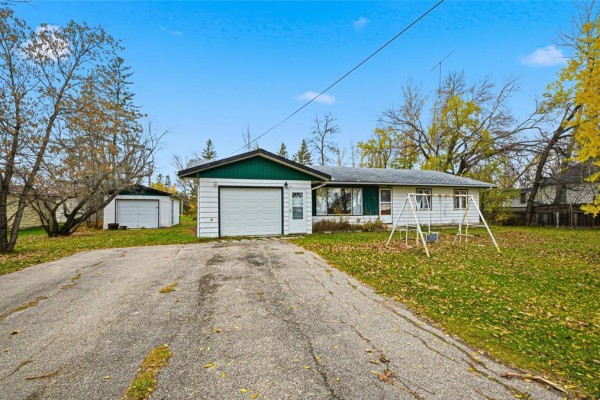 Laundry room - 223 Thompson Drive, Riverton, MB R0C2R0 Photo 3