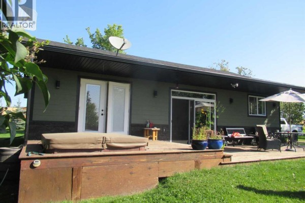 Living room - 2230 Rainy Creek Road Highway, Rural Lacombe County, AB T0C0J0 Photo 2
