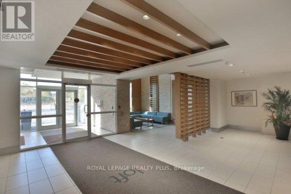 Kitchen - 2231 - 165 Legion Road N, Toronto, ON M8Y0B3 Photo 3