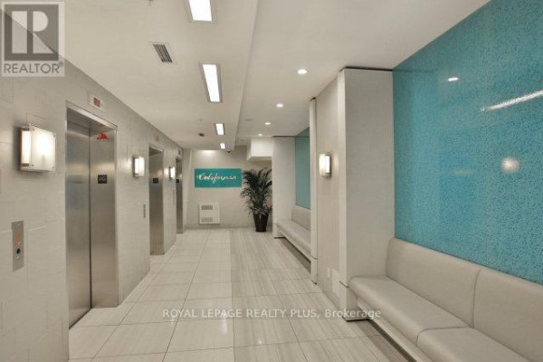 2231 - 165 Legion Road N, Toronto, ON M8Y0B3 Photo 5