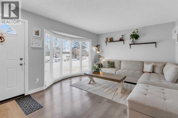 Kitchen - 2231 39 Street Se, Calgary, AB T2B1A6 Photo 2