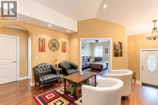 Family room - 2231 Cottonwood Drive, Coaldale, AB T1M0A3 Photo 3