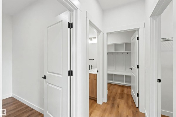 Kitchen - 2232 5 Av Sw, Edmonton, AB T6X3L8 Photo 3