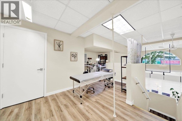22337 Lougheed Highway, Maple Ridge, BC V2X2T3 Photo 5