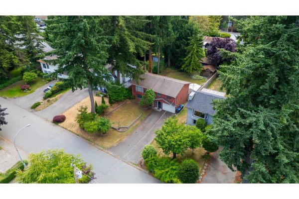 2235 152a Street, Surrey, BC V4A4P9 Photo 2