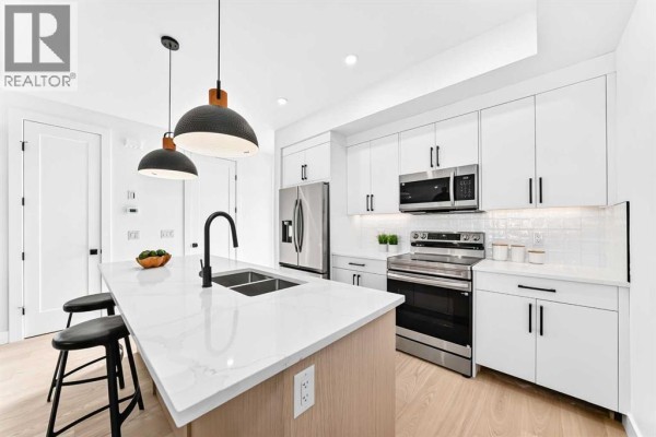 Primary Bedroom - 2236 44 Street Nw, Calgary, AB T3B0X6 Photo 5
