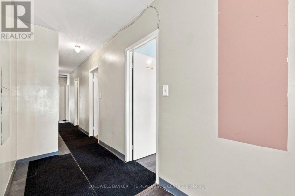 2236 Eglinton Avenue W, Toronto, ON M6E2L3 Photo 3