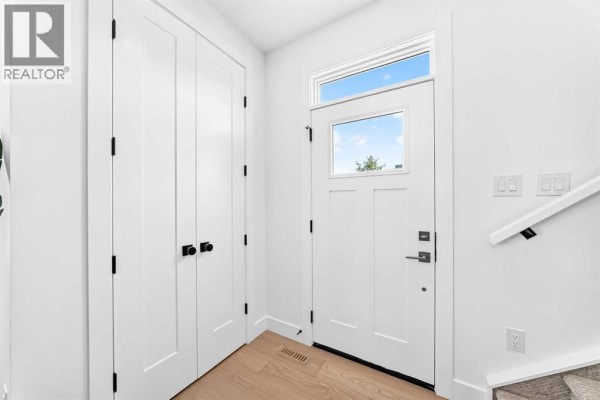 2pc Bathroom - 2238 44 Street Nw, Calgary, AB T3B0X6 Photo 4