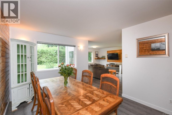 2238 Tamarack Dr, Courtenay, BC, photo 3