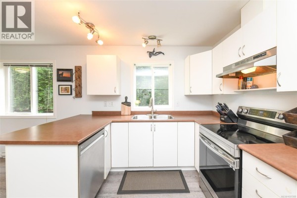 Kitchen - 2238 Tamarack Dr, Courtenay, BC V9N9C1 Photo 4