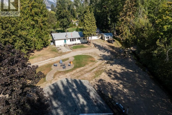 2239 Mayer Road, Kelowna, BC, photo 2