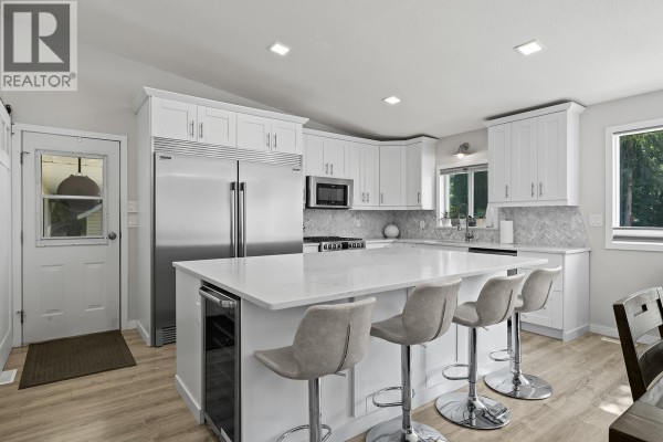 3pc Ensuite bath - 2239 Mayer Road, Kelowna, BC V1W2G2 Photo 5