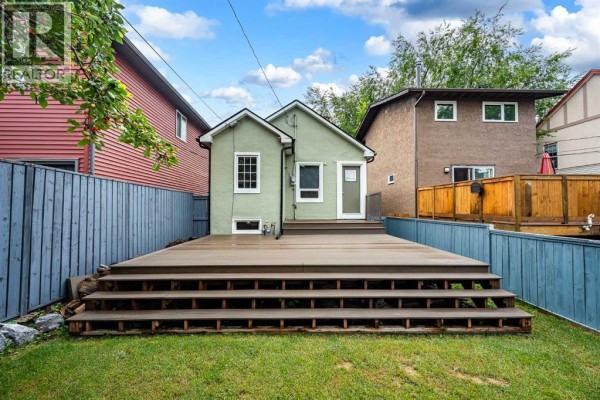 Bedroom - 224 30 Avenue Ne, Calgary, AB T2E2C9 Photo 2