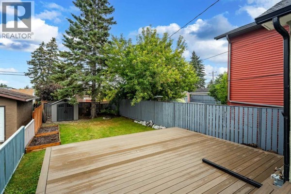 Primary Bedroom - 224 30 Avenue Ne, Calgary, AB T2E2C9 Photo 3
