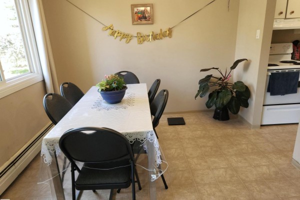 Kitchen - #224 5125 Riverbend Rd Nw, Edmonton, AB T6H5K5 Photo 3