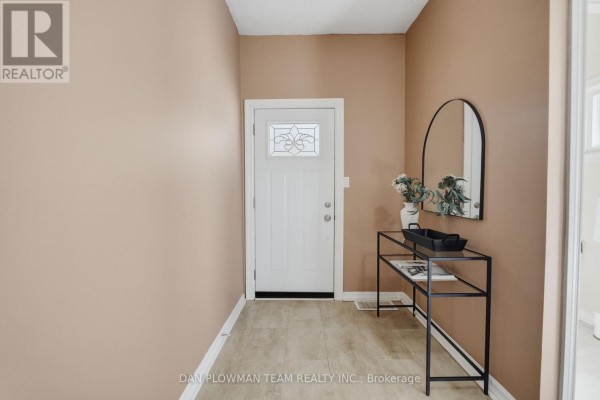 Primary Bedroom - 224 Arthur Street, Oshawa, ON L1H1N6 Photo 3