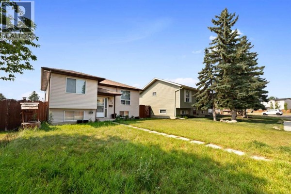 Kitchen - 224 Faldale Close Ne, Calgary, AB T3J1V9 Photo 3
