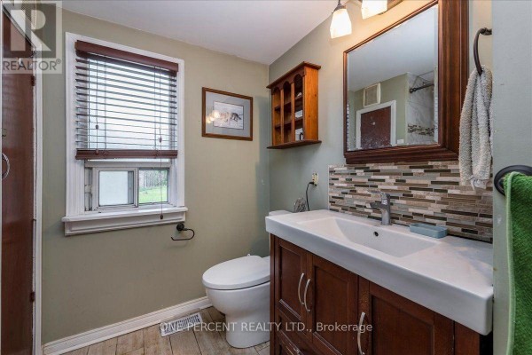 Bedroom 2 - 224 Foster Drive, Barrie, ON L4N3X8 Photo 4