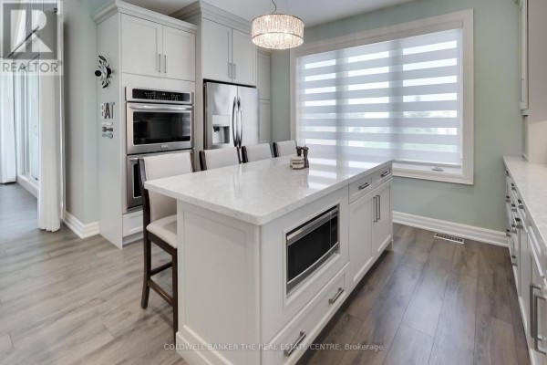 Dining room - 224 Lakeshore Road E, Oro Medonte, ON L0L2E0 Photo 4