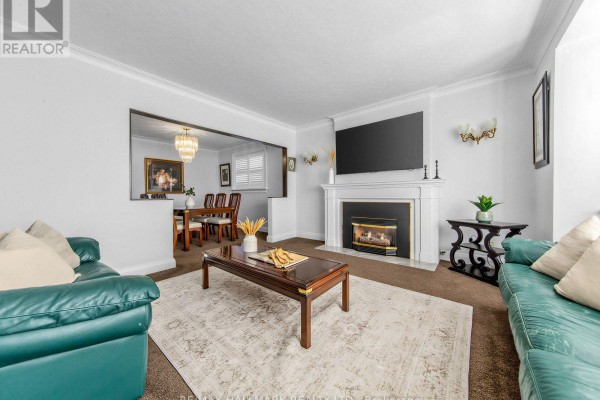 Kitchen - 224 O' Connor Drive, Toronto, ON M4J2T4 Photo 3