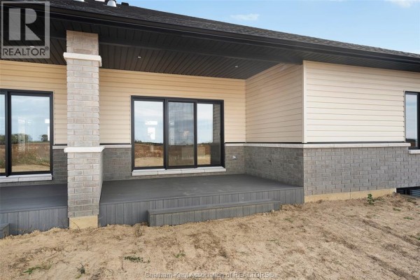 4pc Bathroom - 224 Worthington Court, Chatham, ON N7L0G8 Photo 5