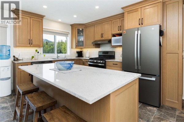 Storage - 2240 97b Highway Se, Salmon Arm, BC V1E1X6 Photo 4