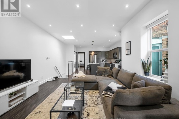 2243 Dundas Street W, Toronto, ON, photo 2