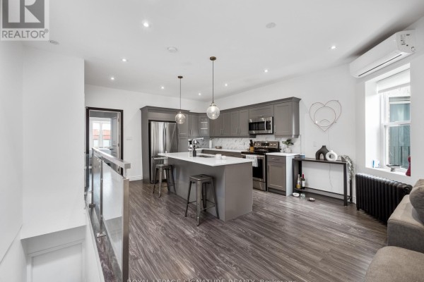 2243 Dundas Street W, Toronto, ON M6R1X6 Photo 4