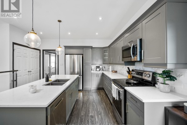 2243 Dundas Street W, Toronto, ON M6R1X6 Photo 5