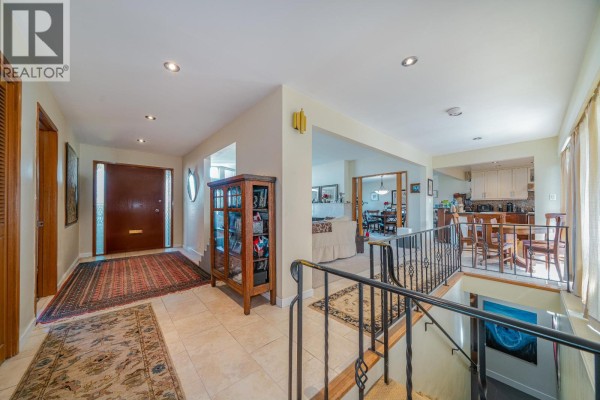 2244 W 32nd Avenue, Vancouver, BC V6L2B2 Photo 3