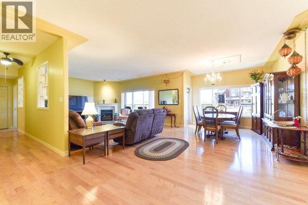 4pc Ensuite bath - 2245 Atkinson Street Unit# 803, Penticton, BC V2A8R7 Photo 3