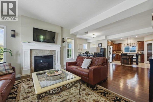 Kitchen - 2249 Wilkinson Street, Kelowna, BC V1Y7Z1 Photo 4