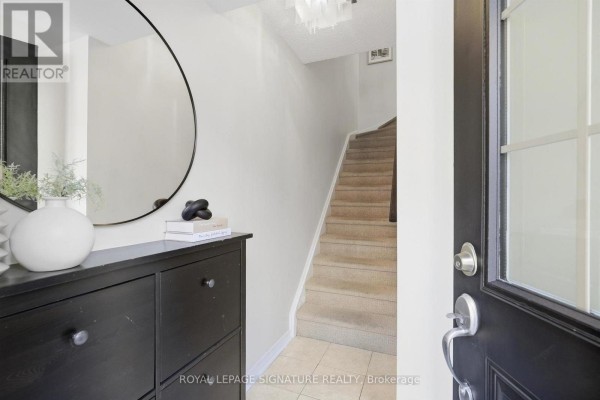 Bedroom 2 - 225 - 11 Ruttan Street, Toronto, ON M6P0A1 Photo 5
