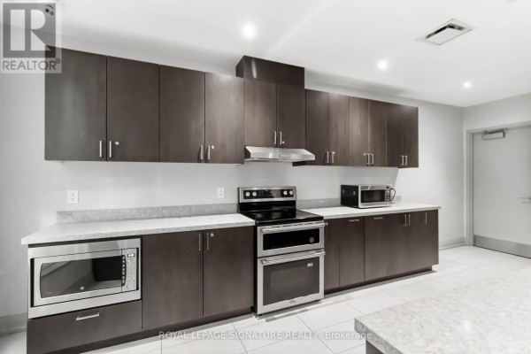 225 - 231 Fort York Boulevard, Toronto, ON M5V1B2 Photo 3