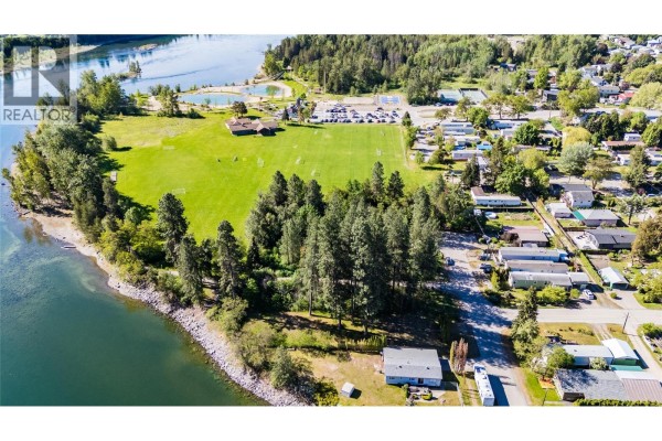 225 2nd Avenue, Castlegar, BC V1N3C2 Photo 4