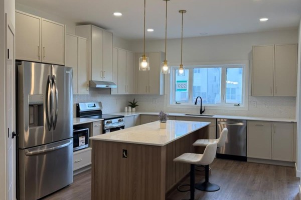 Kitchen - 225 Aspen Ridge Street, Saskatoon, SK S7W1N1 Photo 4