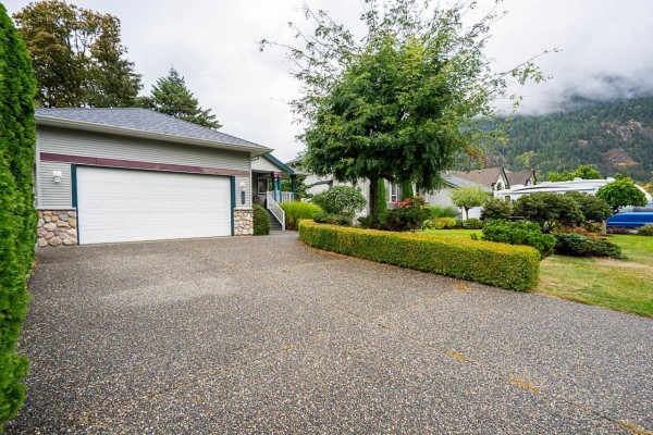 Kitchen - 225 Balsam Avenue, Harrison Hot Springs, Harrison Hot Springs, BC V0M1K0 Photo 2