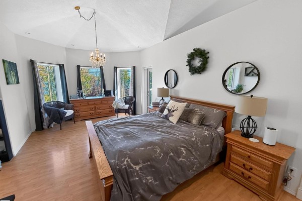 Family room - 225 Bayview Dr, Rural Parkland County, AB T0E2K0 Photo 4