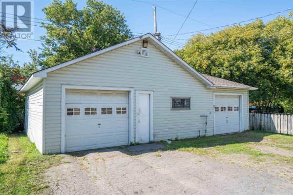 Dining room - 225 Beverley St, Sault Ste Marie, ON P6A1S1 Photo 3