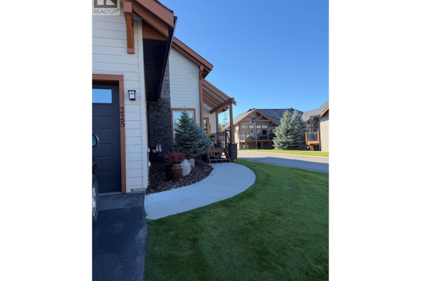 Den - 225 Boulder Creek N, Cranbrook, BC V1C0B4 Photo 3