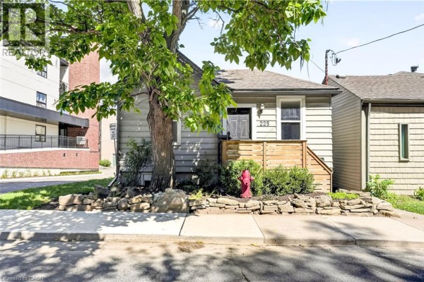 Residential for sale at 225 Charlton Avenue E, Hamilton, ON - MLS® 4sUAP9