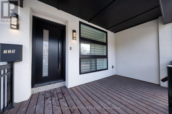 Family room - 225 Christie Street, Toronto, ON M6G3B5 Photo 2