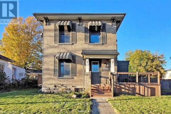 225 Dundas Street, Woodstock